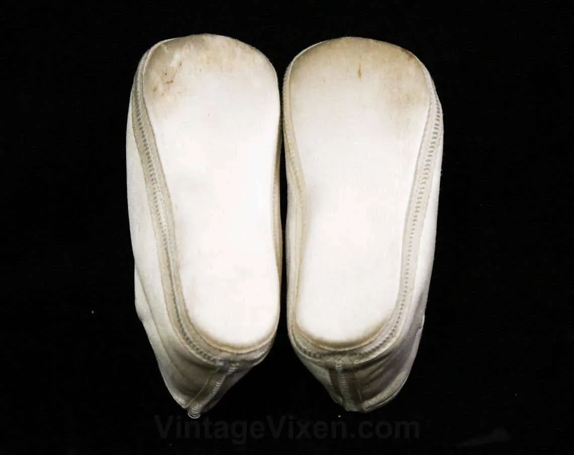 Satin Baby Booties - Size 1 Infants Pair Soft Soled Shoes - 1940s 1950s Tiny Slipper with Socks & Baby Shower Gift Card in Original Box