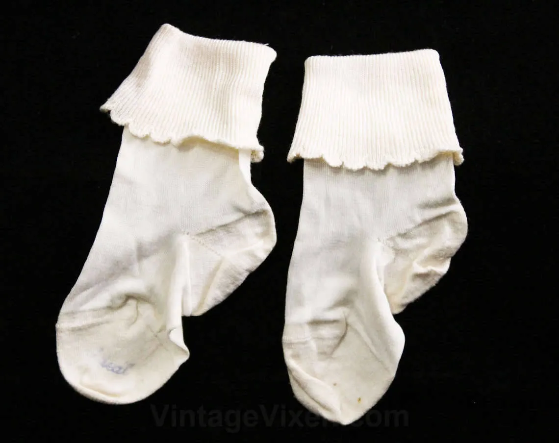 Satin Baby Booties - Size 1 Infants Pair Soft Soled Shoes - 1940s 1950s Tiny Slipper with Socks & Baby Shower Gift Card in Original Box